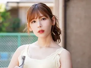 Cô gái cao ráo và quyến rũ thật lạnh lùng và cô ấy càng làm tình mạnh hơn