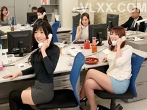 Người yêu của anh trai làm người mẫu đồ lót nhờ em Ông chồng chụp ảnh dùm và cái kết