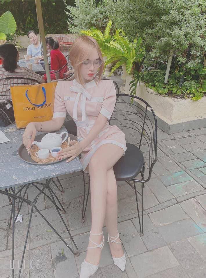 Chồng của chị dâu tôi đang đi công tác và không thể chịu được sự cô đơn. Cô ấy yêu cầu tôi đến nhà anh ấy để thỏa mãn anh ấy.